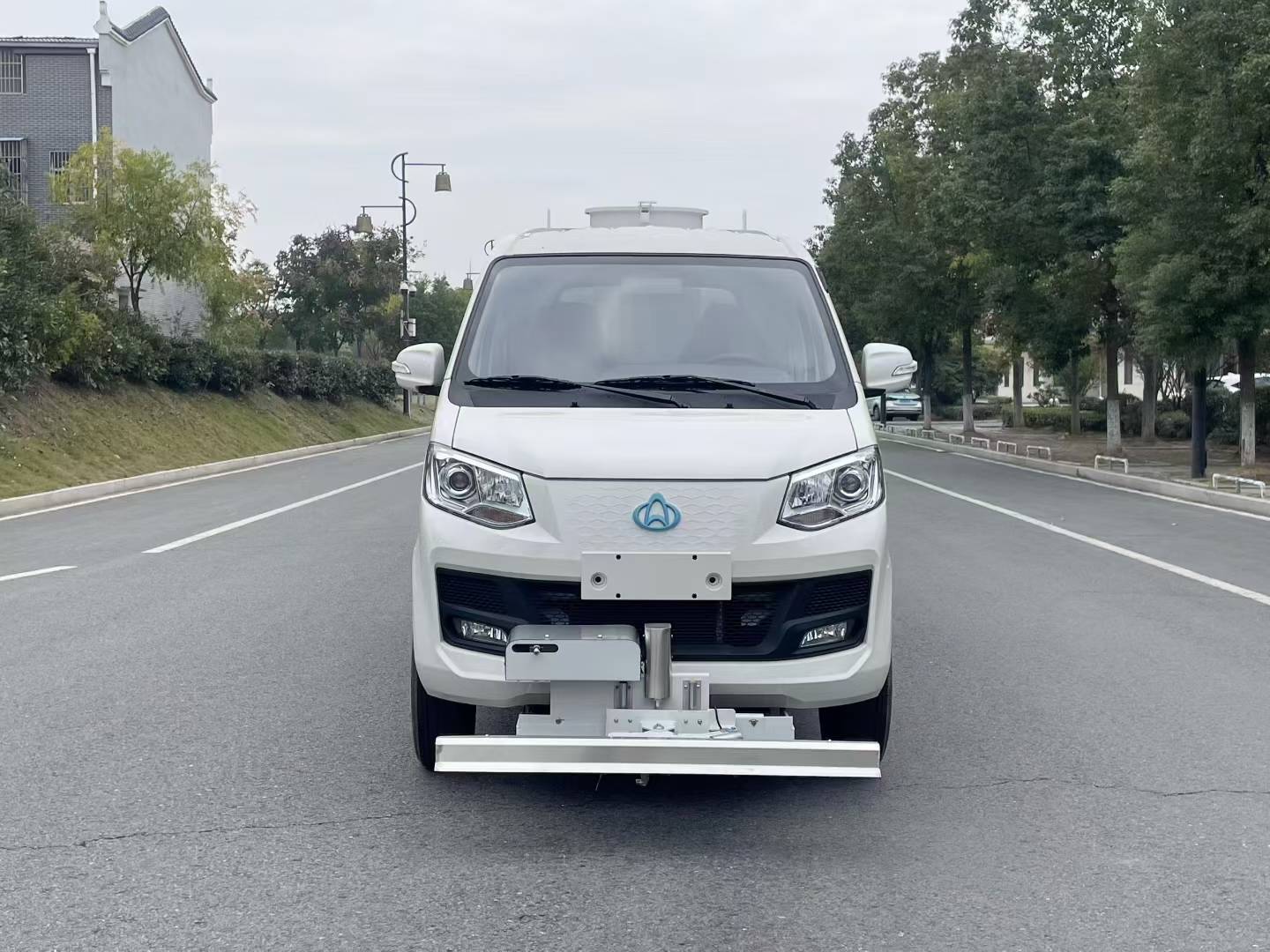 長(zhǎng)安純電動(dòng)養(yǎng)護(hù)車