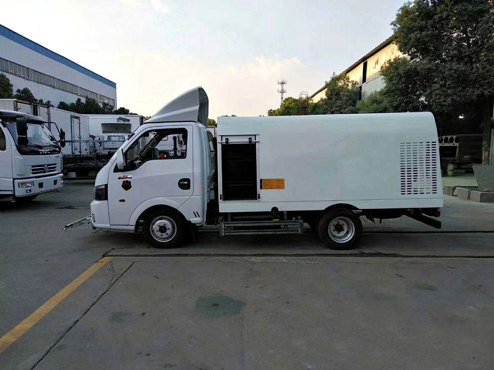 東風(fēng)途逸路面清洗車
