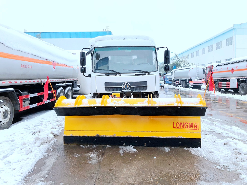 東風(fēng)天錦多功能抑塵除雪車(chē)